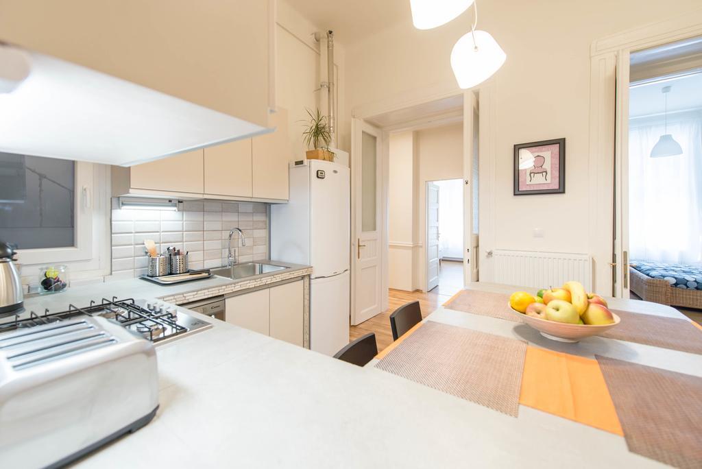 Api Flat Apartment Будапеща Екстериор снимка