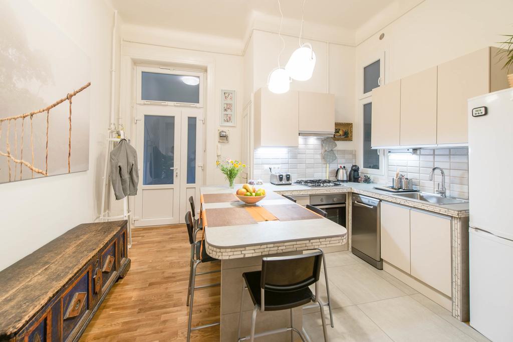 Api Flat Apartment Будапеща Екстериор снимка